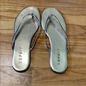 Shiny metallic pink flip flops!